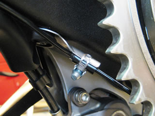 Ducati Hyperstrada - Scottoiler instalación - inyector