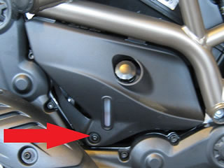 Scottoiler Ducati Monster 1200 conexión al vacío