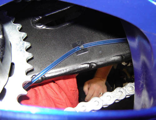 Yamaha MT-10 - Scottoiler - ruta del tubo 1